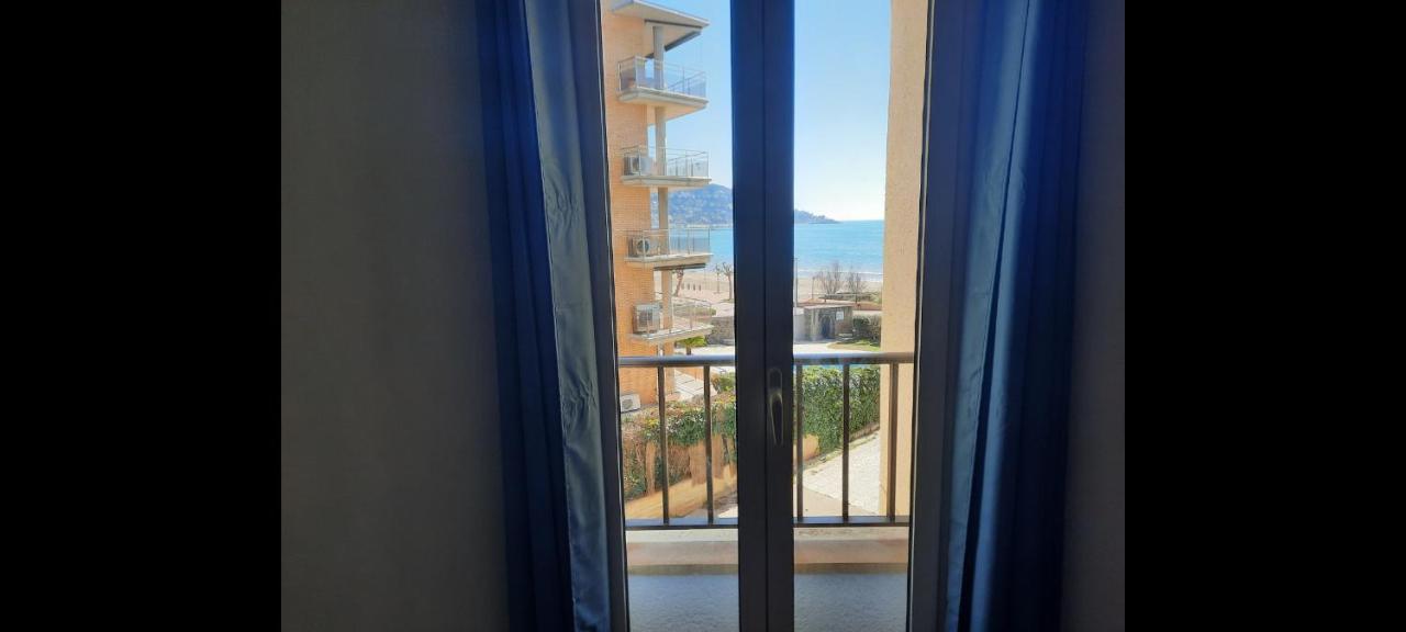 Castell Joncar,30 M De La Playa, 1Era Linea De Mar, Vista Al Mar Apartment Roses Ngoại thất bức ảnh
